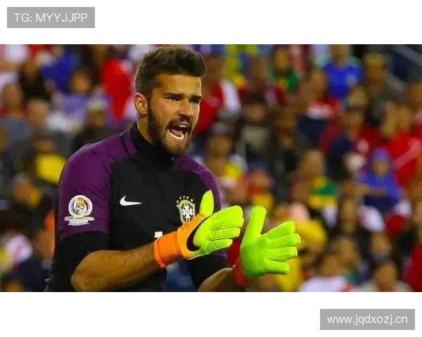 阿利松 vs 诺伊尔:传统门神与清道夫型门将的融合对比