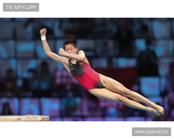 全红婵偷偷吃零食被教练抓包，下一秒直接翻三个跟头跑路